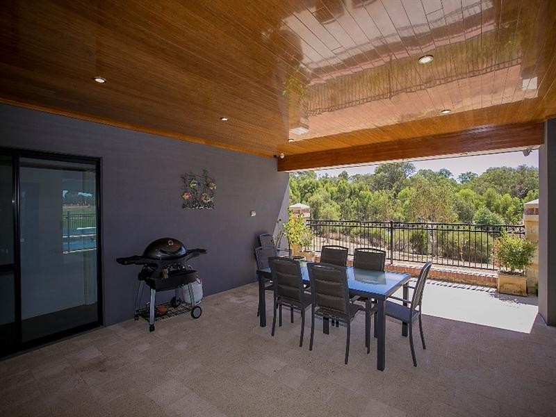 22 Freeth Turn, South Guildford WA 6055