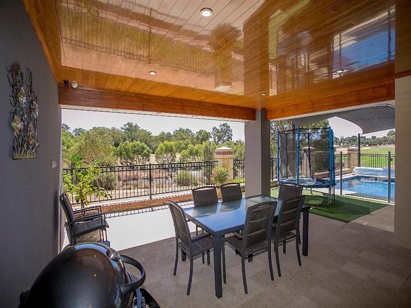 22 Freeth Turn, South Guildford WA 6055