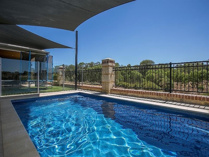 22 Freeth Turn, South Guildford WA 6055