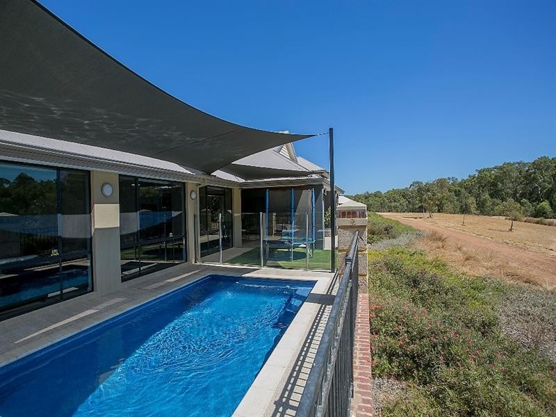 22 Freeth Turn, South Guildford WA 6055