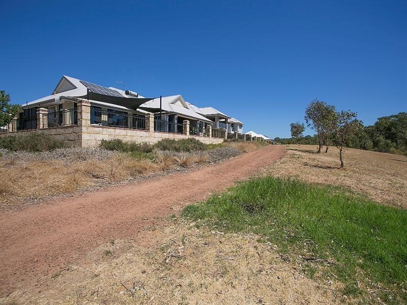 22 Freeth Turn, South Guildford WA 6055