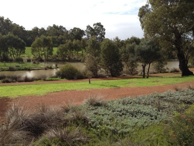 22 Freeth Turn, South Guildford WA 6055