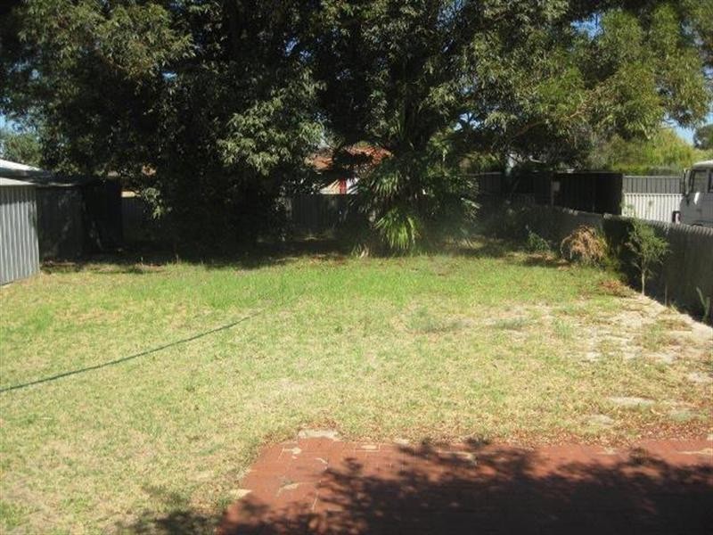 9 Beaconsfield Avenue, Midvale WA 6056