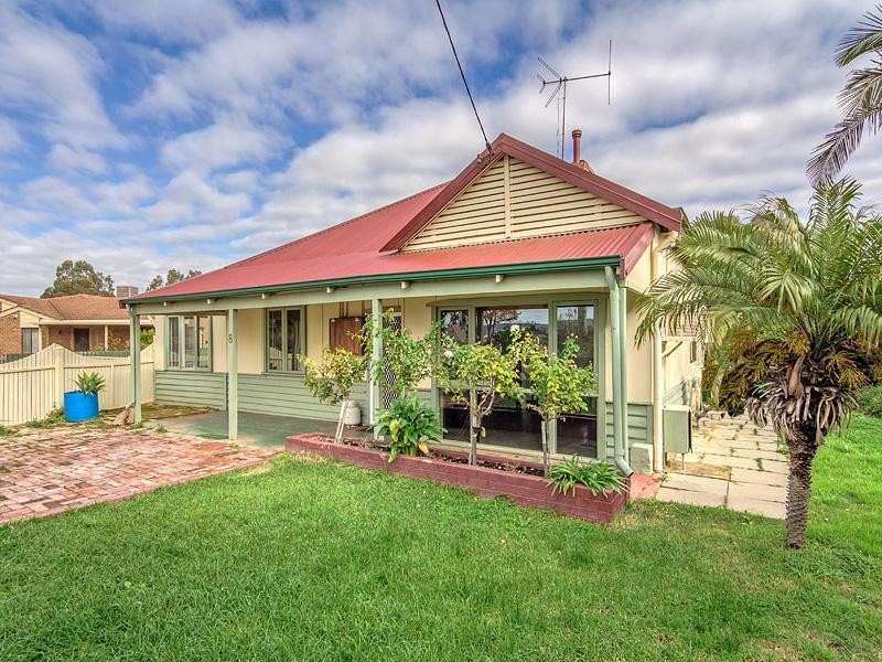 8 Francis Street, Middle Swan WA 6056