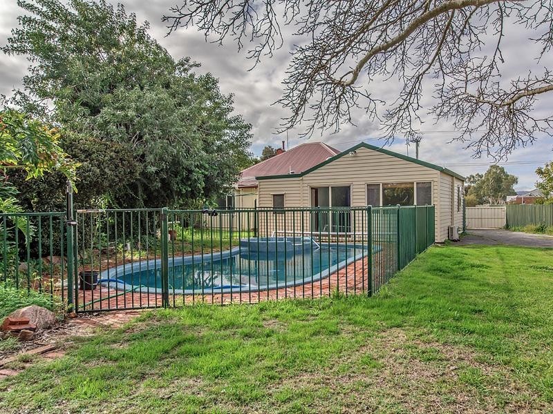 8 Francis Street, Middle Swan WA 6056