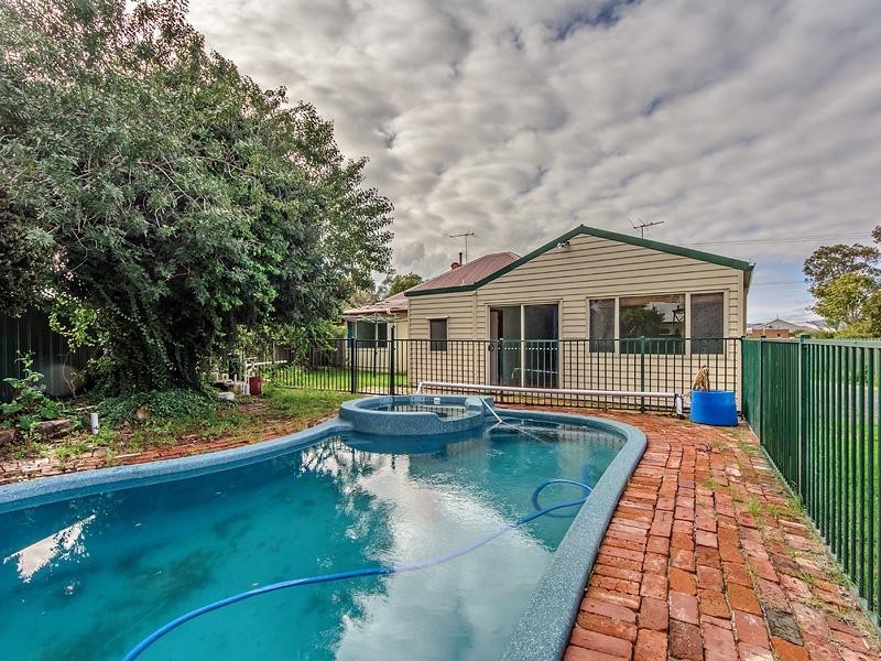 8 Francis Street, Middle Swan WA 6056