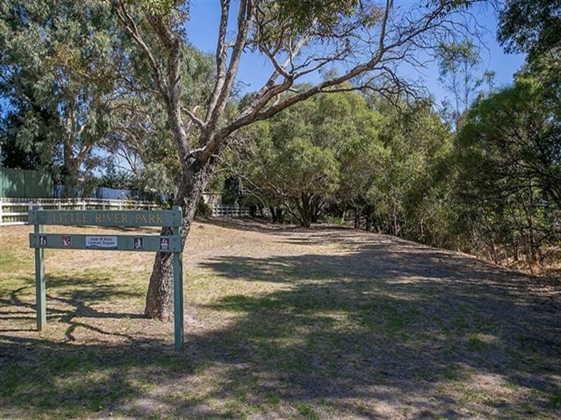 10 Greenough Court, Jane Brook WA 6056