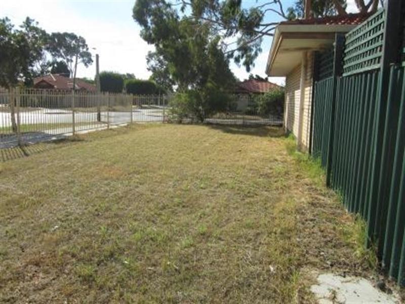 17A CHARLES Street, Midland WA 6056