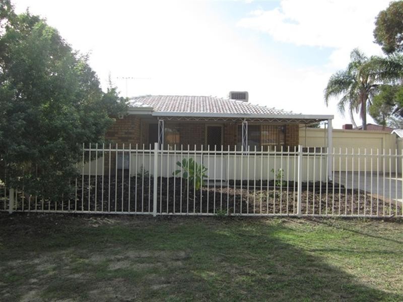 4 PANTON Court, Middle Swan WA 6056