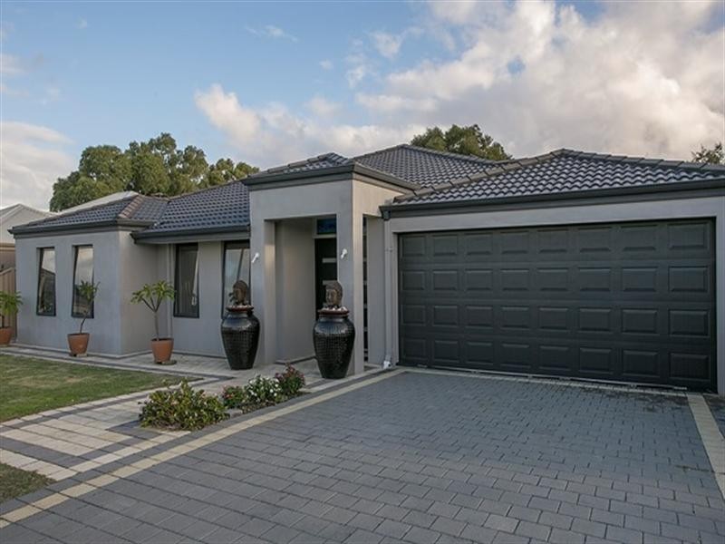 15 Januk Turn, South Guildford WA 6055