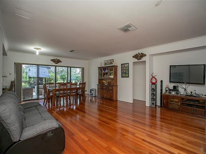 15 Januk Turn, South Guildford WA 6055