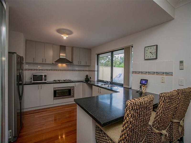 15 Januk Turn, South Guildford WA 6055