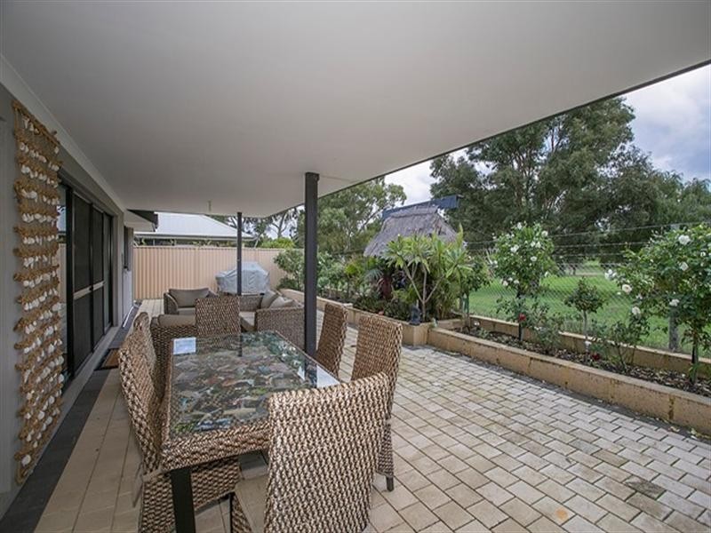 15 Januk Turn, South Guildford WA 6055