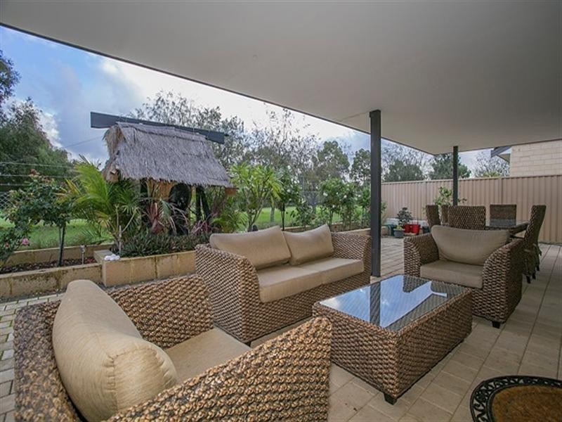 15 Januk Turn, South Guildford WA 6055