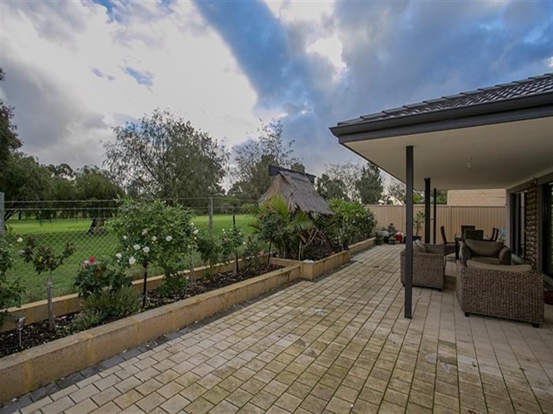 15 Januk Turn, South Guildford WA 6055