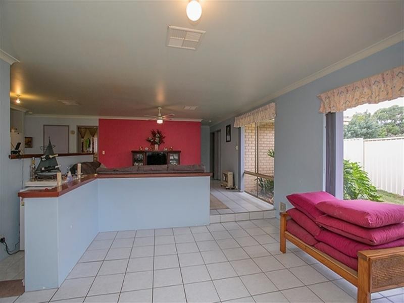 19 Burton Retreat, Stratton WA 6056