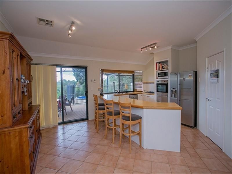 135 Lion Street, Sawyers Valley WA 6074