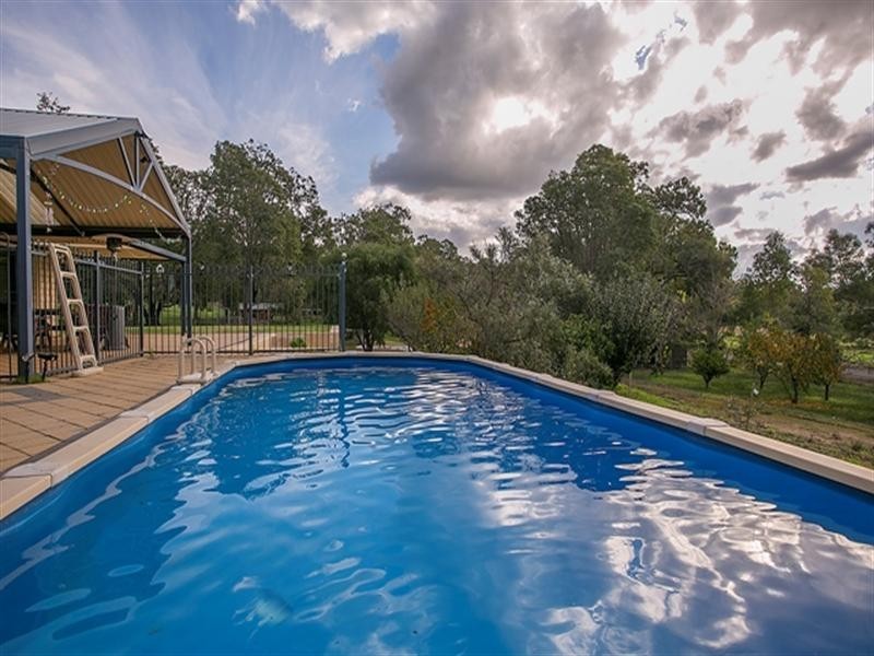 135 Lion Street, Sawyers Valley WA 6074
