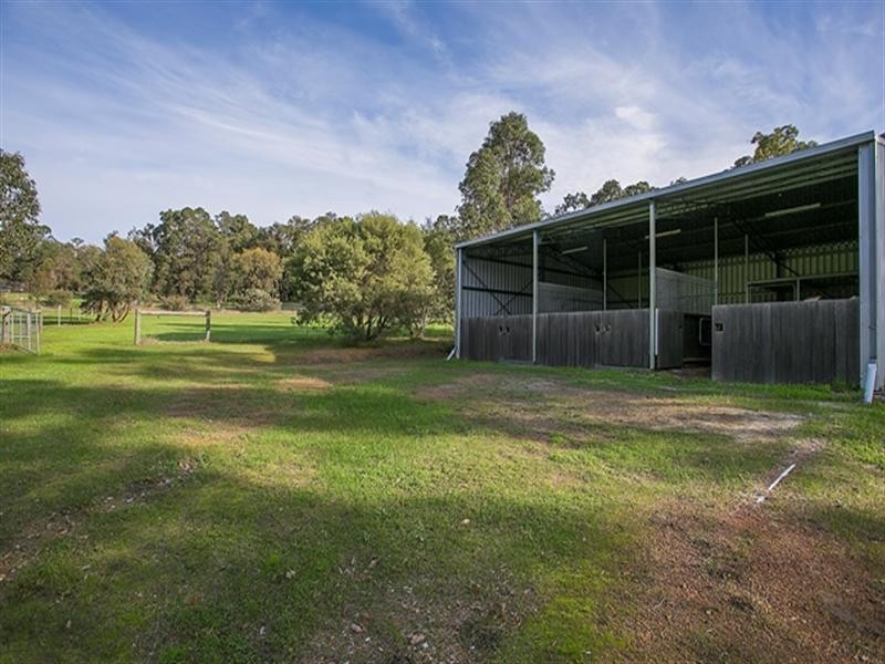 135 Lion Street, Sawyers Valley WA 6074