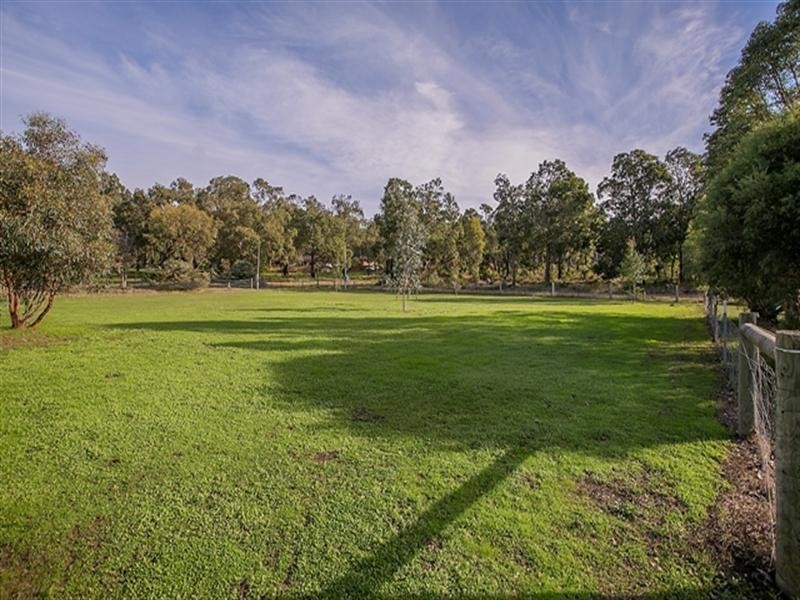 135 Lion Street, Sawyers Valley WA 6074