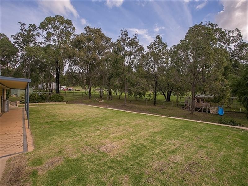 135 Lion Street, Sawyers Valley WA 6074
