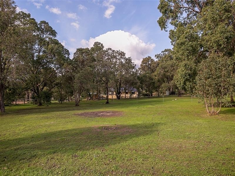135 Lion Street, Sawyers Valley WA 6074