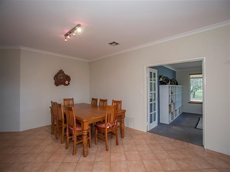 135 Lion Street, Sawyers Valley WA 6074