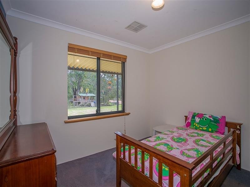 135 Lion Street, Sawyers Valley WA 6074