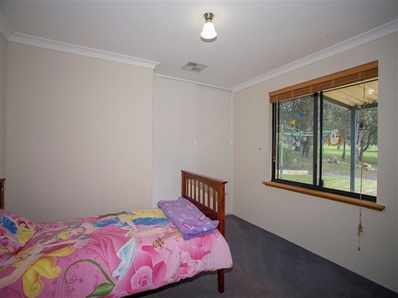 135 Lion Street, Sawyers Valley WA 6074