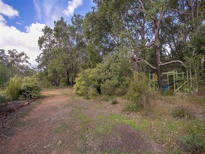 135 Lion Street, Sawyers Valley WA 6074