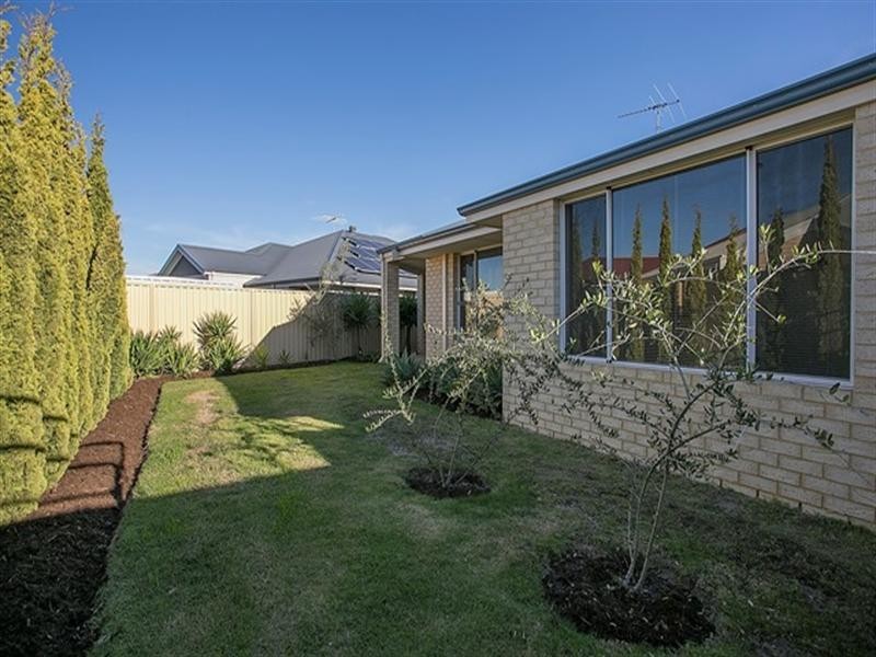 7 Yonga Way, South Guildford WA 6055