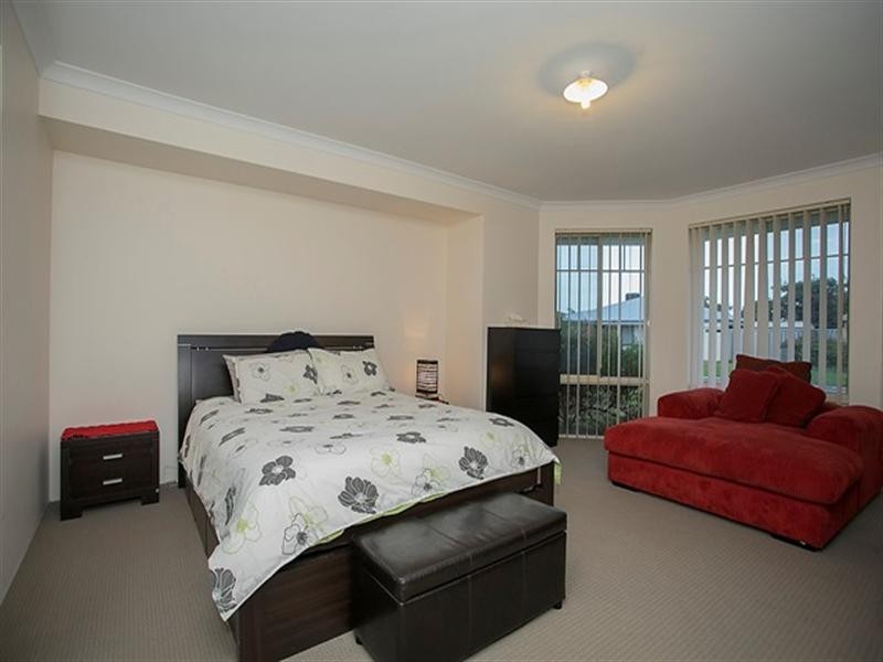 35 Alsace Avenue, Caversham WA 6055