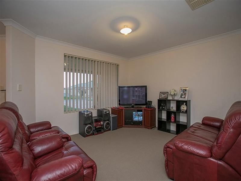35 Alsace Avenue, Caversham WA 6055