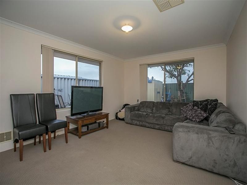 35 Alsace Avenue, Caversham WA 6055