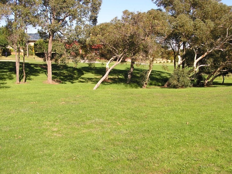 33 Chartwell Way, Swan View WA 6056