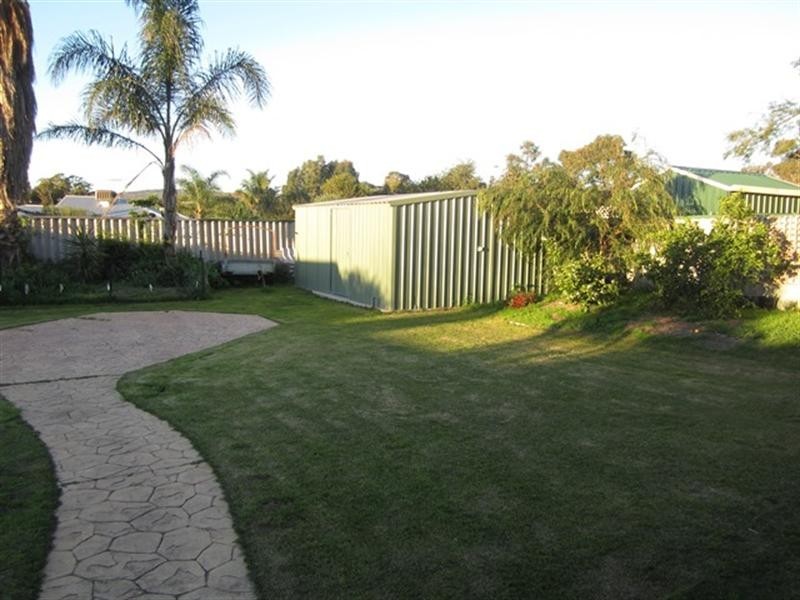 117 Blackadder Road, Swan View WA 6056