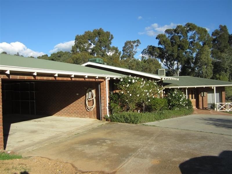 67 Holmes Road, Maida Vale WA 6057