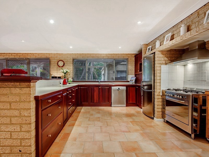 77 Victoria Road, West Swan WA 6055