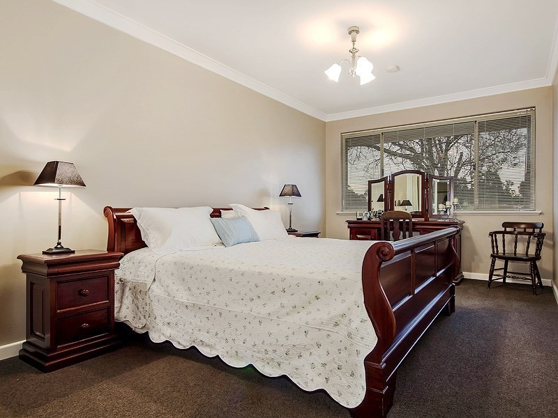 77 Victoria Road, West Swan WA 6055