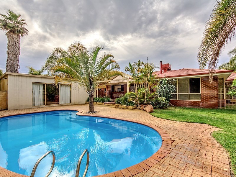 77 Victoria Road, West Swan WA 6055