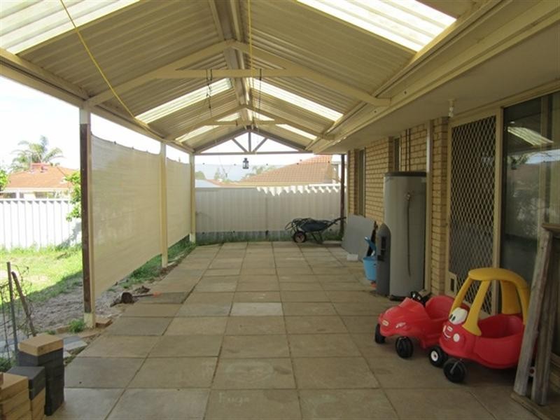 4 Danvers Close, Marangaroo WA 6064