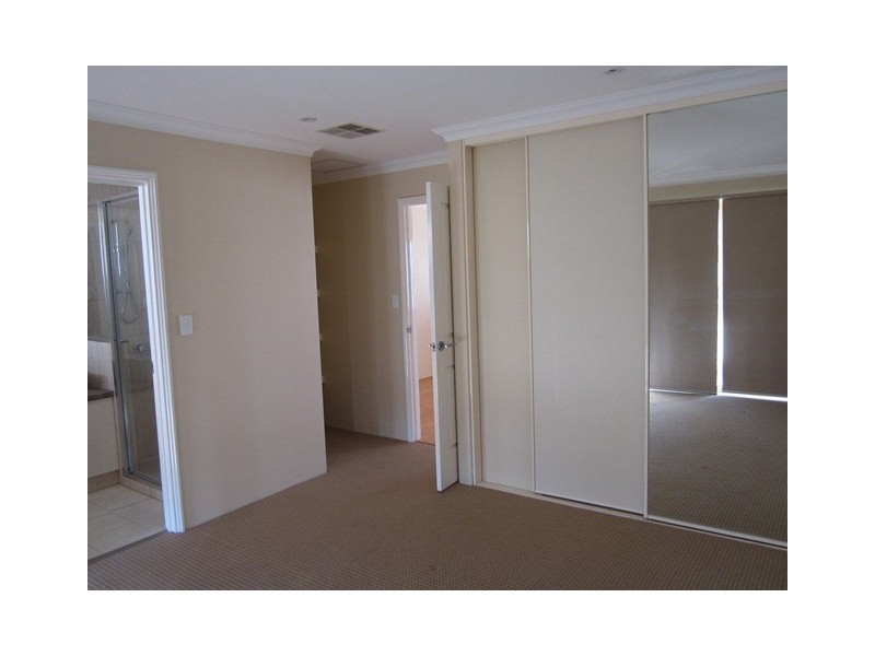 2/19 Aquaviva Circle, Viveash WA 6056