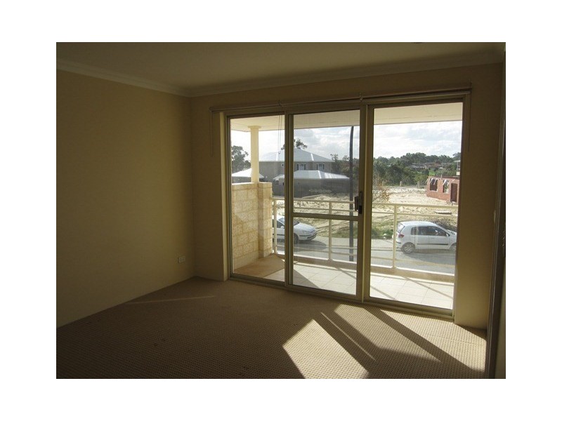 2/19 Aquaviva Circle, Viveash WA 6056