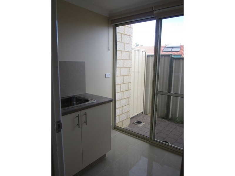 2/19 Aquaviva Circle, Viveash WA 6056