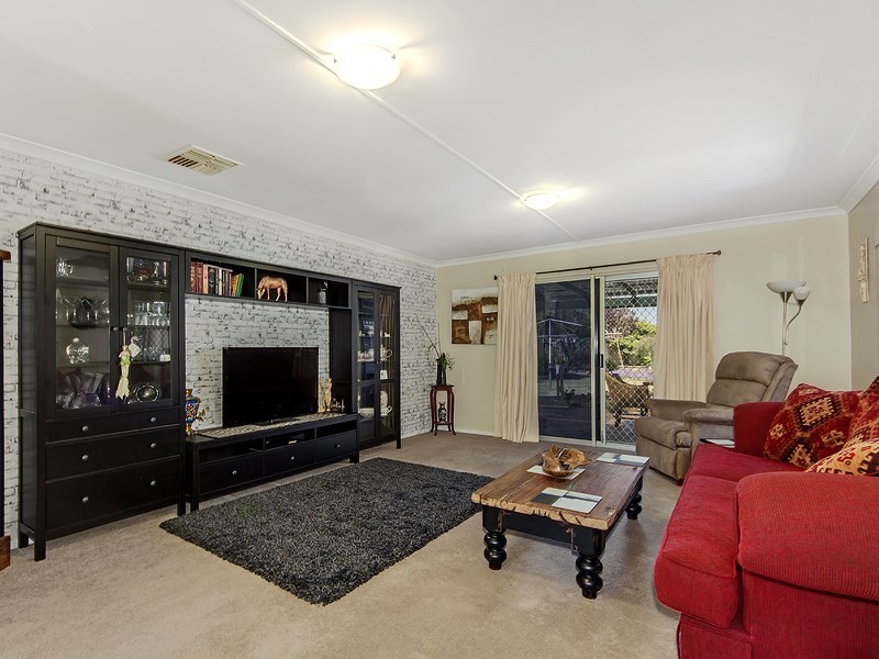 4 John Street, Middle Swan WA 6056