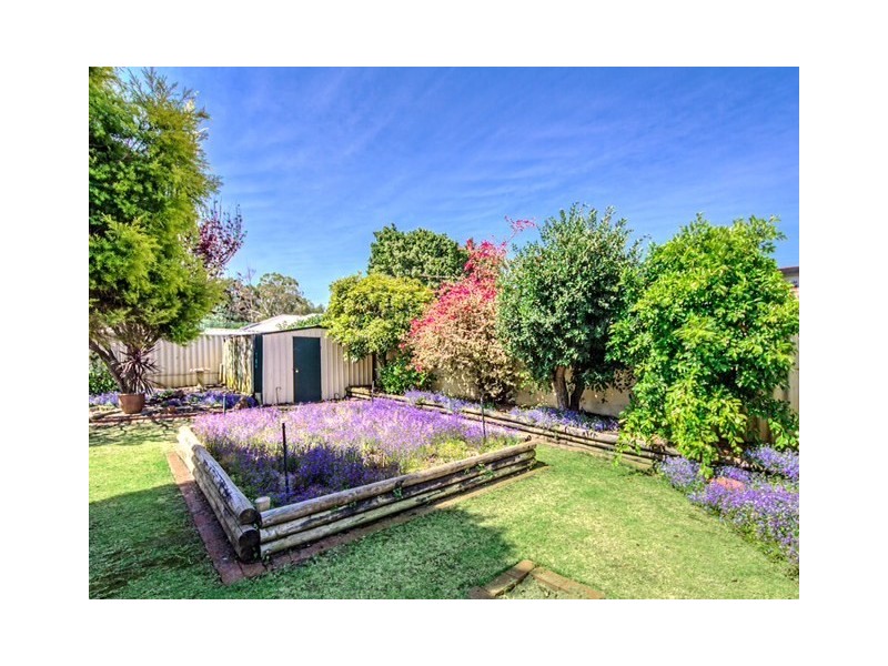 4 John Street, Middle Swan WA 6056