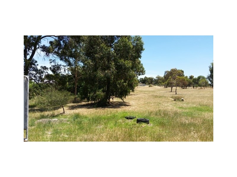 27 Wortley Road, Greenmount WA 6056