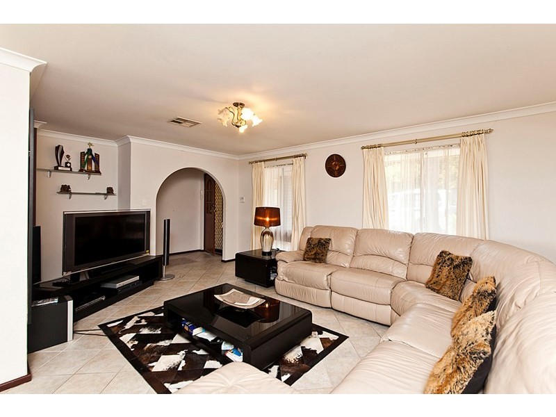 15 Boorabilla Way, Greenmount WA 6056