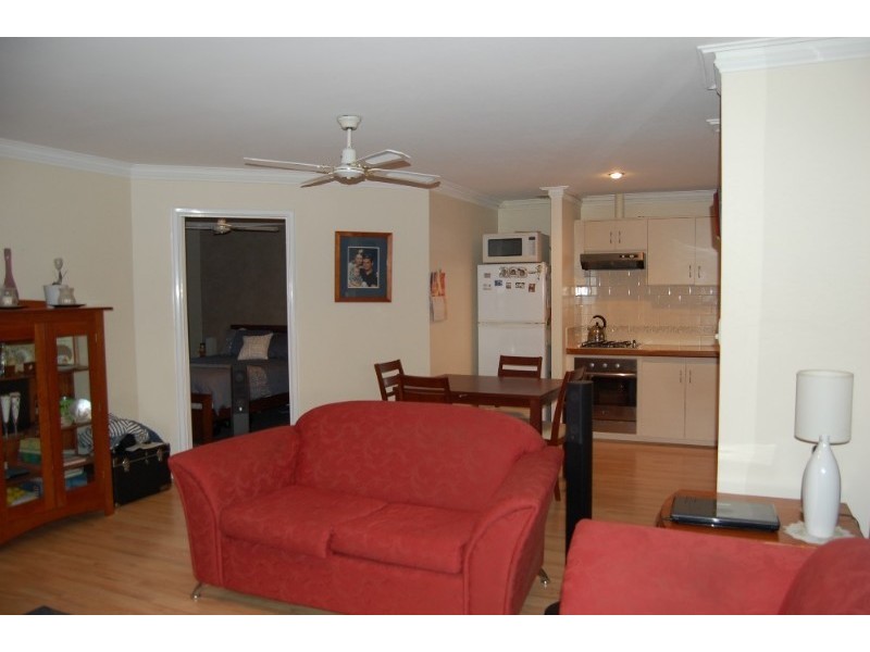 2/30 Montreal Road, Woodbridge WA 6056