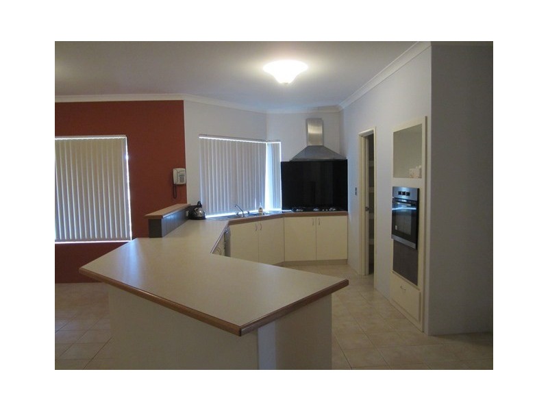 114 Lakeside Drive, Helena Valley WA 6056